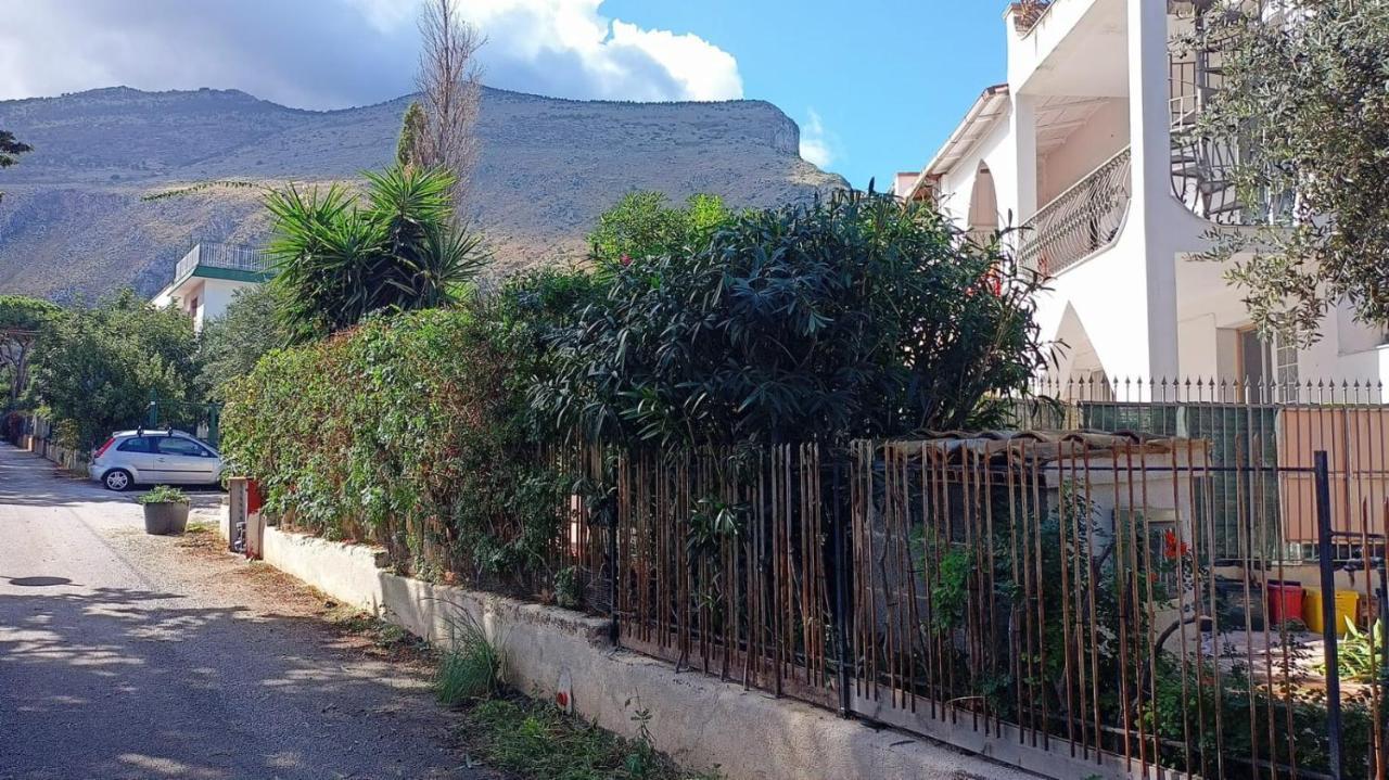 Camera Vicino L'Aeroporto Di Palermo Карини Екстериор снимка